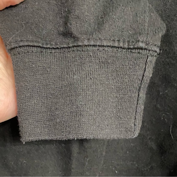 Men’s Size Medium Black Hoodie with Hogwarts and Logo on Front Top Sweater - Picture 3 of 11